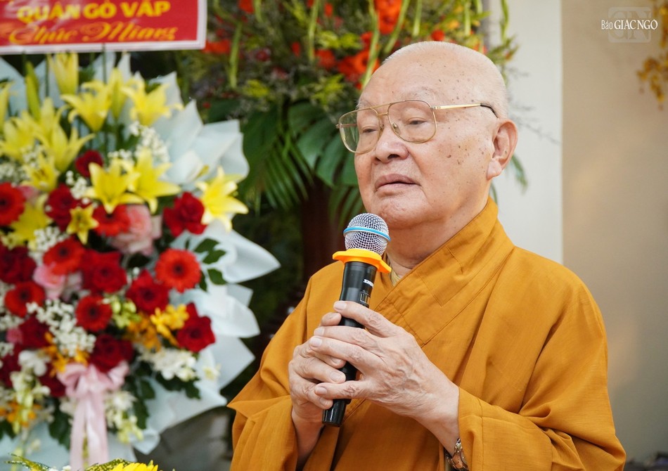 Hòa thượng Thích Giác Thuận ban đạo từ chứng minh Hòa thượng Thích Giác Thuận ban đạo từ chứng minh