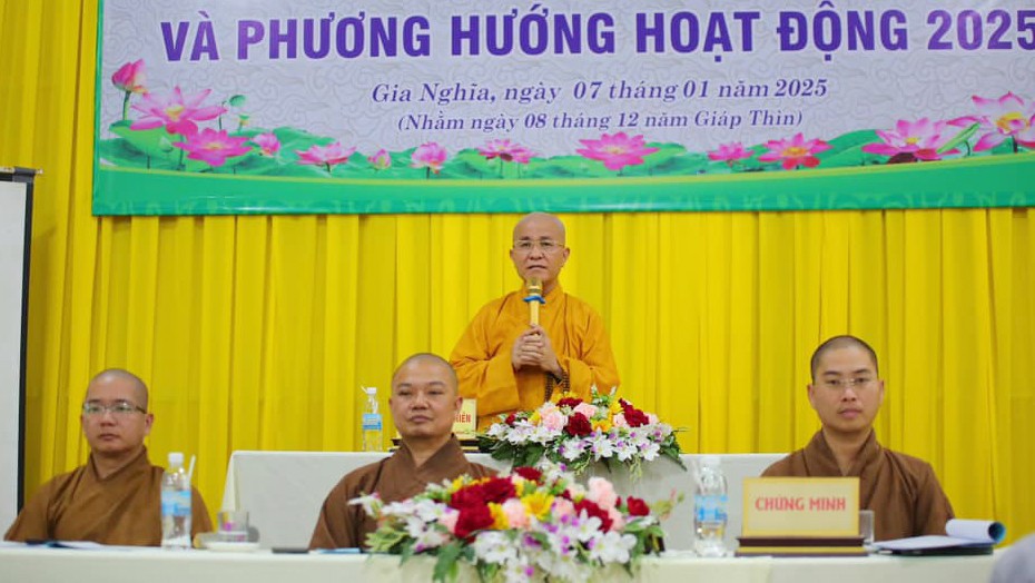 Thượng tọa Thích Quảng Hiền ban đạo từ chứng minh Thượng tọa Thích Quảng Hiền ban đạo từ chứng minh