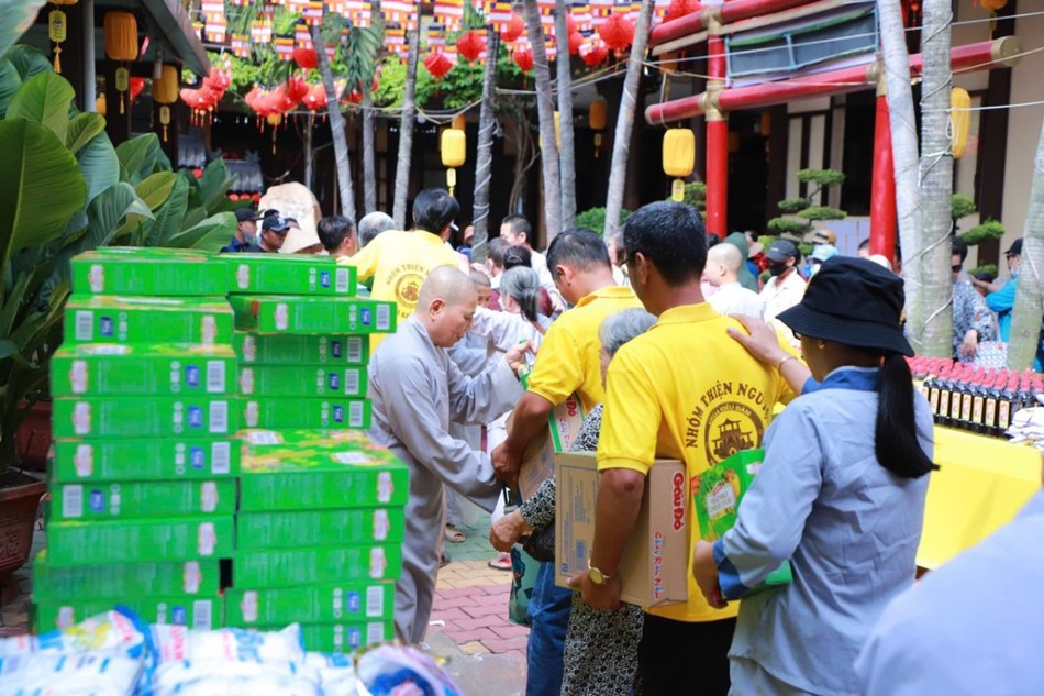 Tặng quà đến Hội người mù TP.Thủ Đức Tặng quà đến Hội người mù TP.Thủ Đức