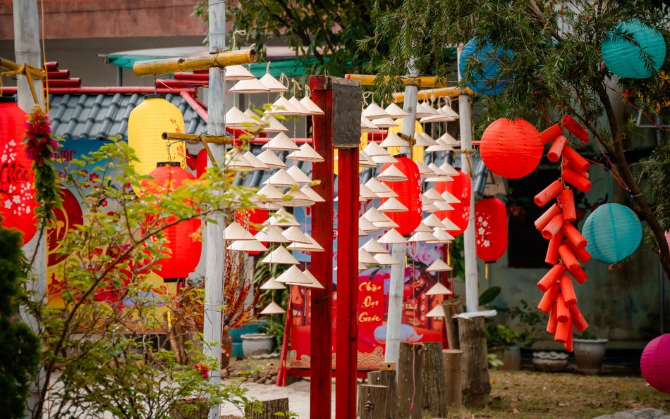 Lồng đèn, dây pháo Lồng đèn, dây pháo