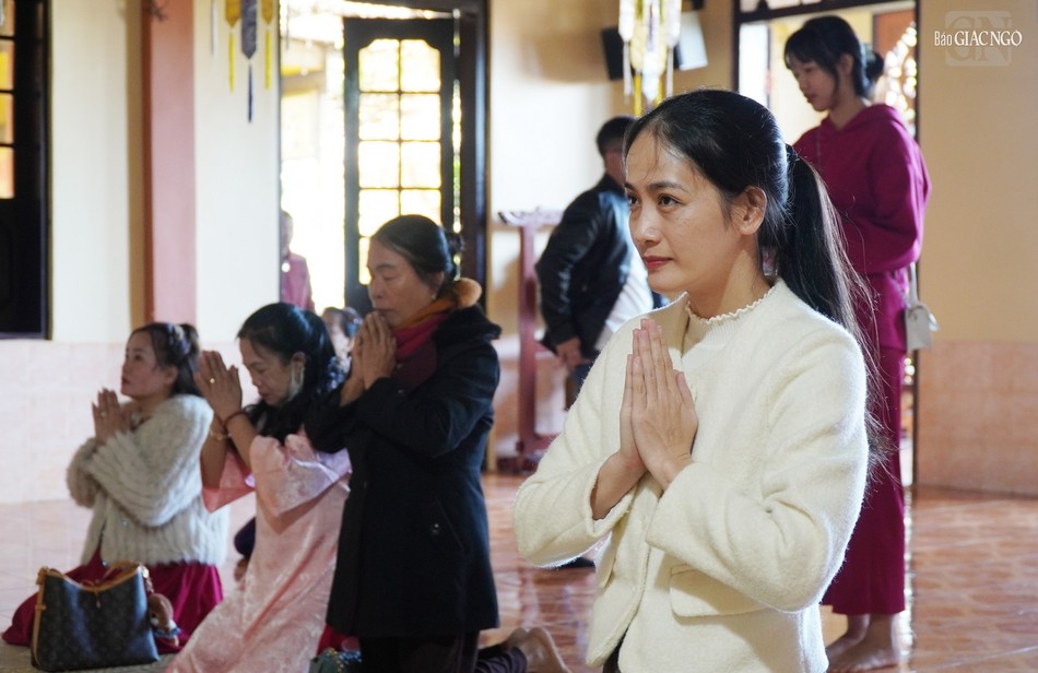 Cầu nguyện một năm mới sức khỏe, bình an