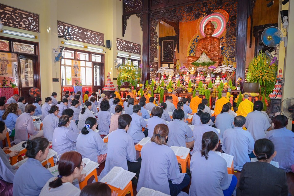 Khóa lễ tụng kinh Dược Sư cầu nguyện mưa thuận gió hòa, nhà nhà an lạc Khóa lễ tụng kinh Dược Sư cầu nguyện mưa thuận gió hòa, nhà nhà an lạc