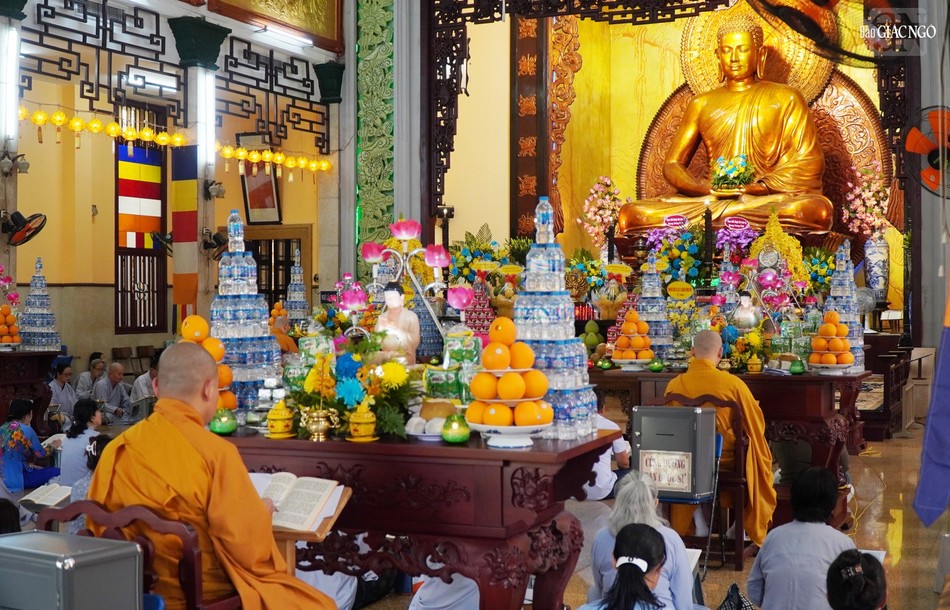 Khóa lễ Dược Sư tại chánh điện chùa Xá Lợi Khóa lễ Dược Sư tại chánh điện chùa Xá Lợi