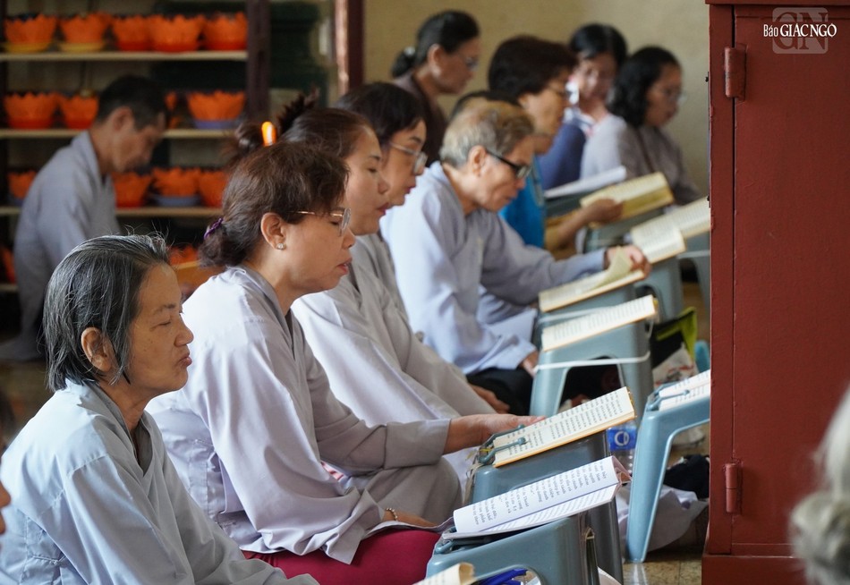 Cầu nguyện một năm mới đất nước thanh bình, mưa thuận gió hòa, gia đạo bình an, bệnh tật tiêu trừ, thân và tâm luôn được an lạc Cầu nguyện một năm mới đất nước thanh bình, mưa thuận gió hòa, gia đạo bình an, bệnh tật tiêu trừ, thân và tâm luôn được an lạc