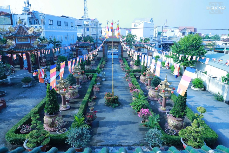 Sau khi Tổ Thiệt Thoại viên tịch, Tổ Tế Lý kế thế trụ trì chùa Huê Nghiêm