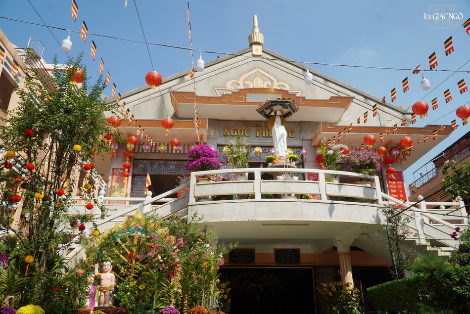 Tịnh xá Ngọc Phương - tọa lạc tại số 498/1 đường Lê Quang Định, P.1, Q.Gò Vấp, TP.HCM, là ngôi tổ đình của Ni giới hệ phái Khất sĩ. Tịnh xá được Bộ Văn hóa - Thông tin công nhận là Di tích lịch sử cấp quốc gia theo Quyết định số 2754/QĐ/BT, ngày 15-10-1994