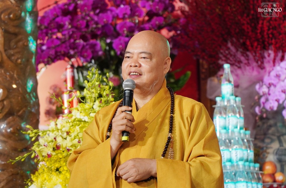 Thượng tọa Thích Thanh Phong phát biểu tại buổi lễ khai pháp hội cầu nguyện hòa bình