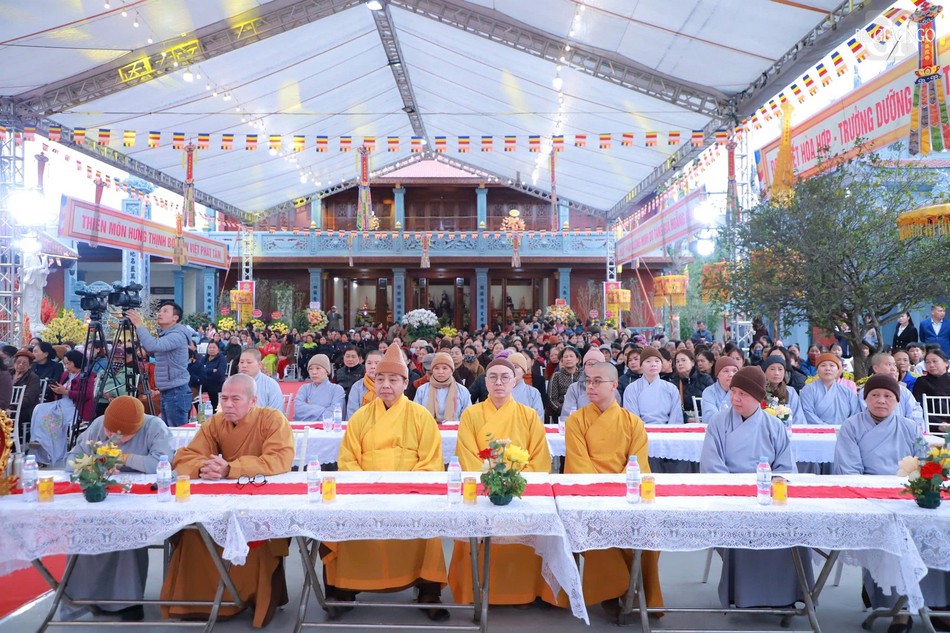 Chư Tăng Ni, đại diện chính quyền, Phật tử tham dự