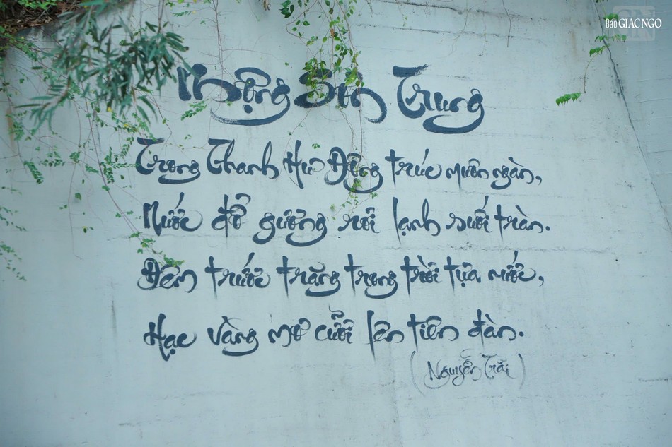 Cảnh sắc tại Côn Sơn là nguồn cảm hứng để Nguyễn Trãi sáng tác rất nhiều bài thơ trong Quốc Âm thi tập nổi tiếng