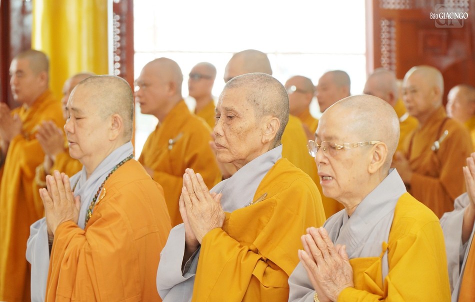 Bố-tát là sinh hoạt đặc thù của Tăng đoàn