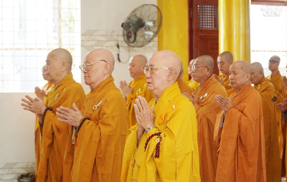 Theo truyền thống mỗi tháng Tăng Ni Phật giáo Q.Gò Vấp đều Bố-tát tập trung