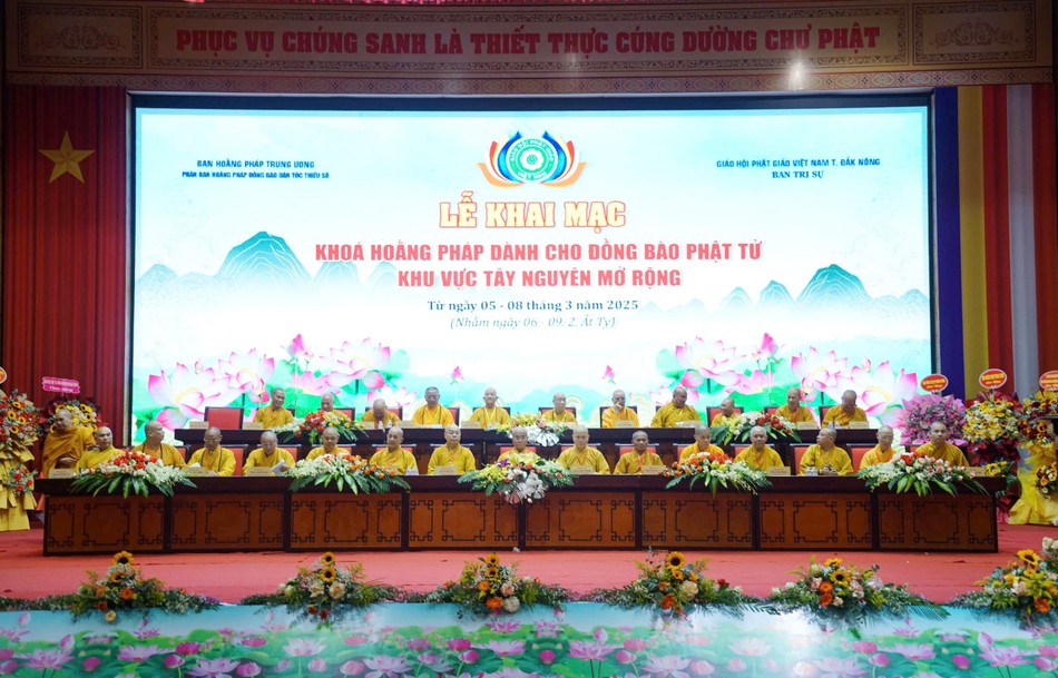 Chư tôn đức chứng minh buổi lễ Chư tôn đức chứng minh buổi lễ