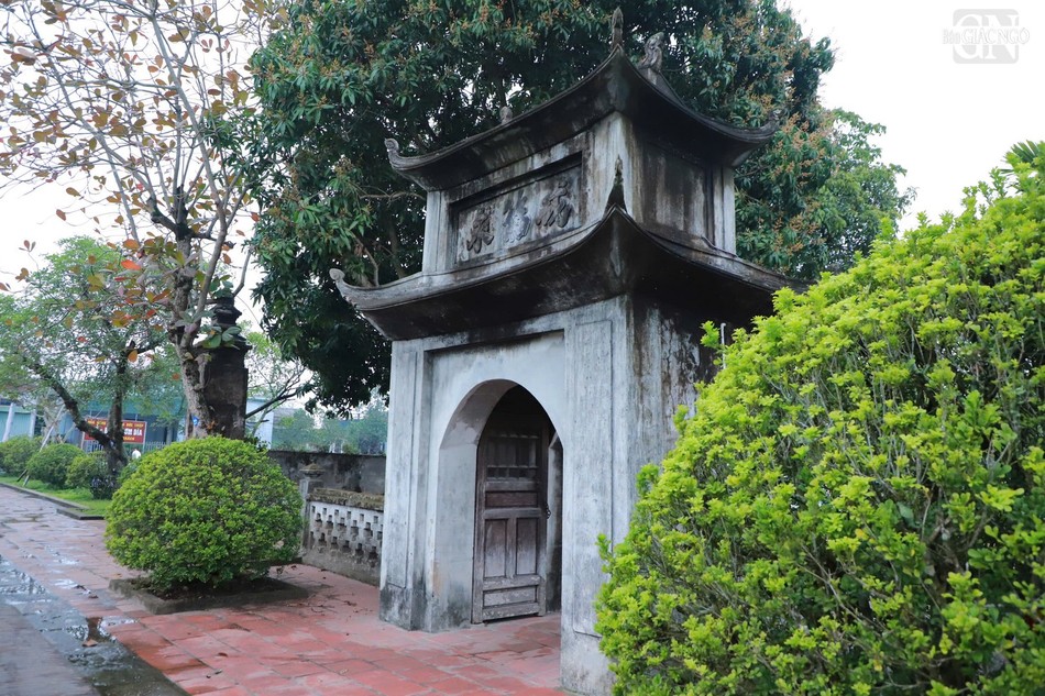 Theo Không Lộ thiền sư ký ngữ lục, năm 1061, Không Lộ dựng chùa Nghiêm Quang tại làng Giao Thủy (tên Nôm là làng Keo) bên hữu ngạn sông Hồng. Sau khi Thiền sư Không Lộ qua đời, chùa Nghiêm Quang được đổi tên là Thần Quang tự