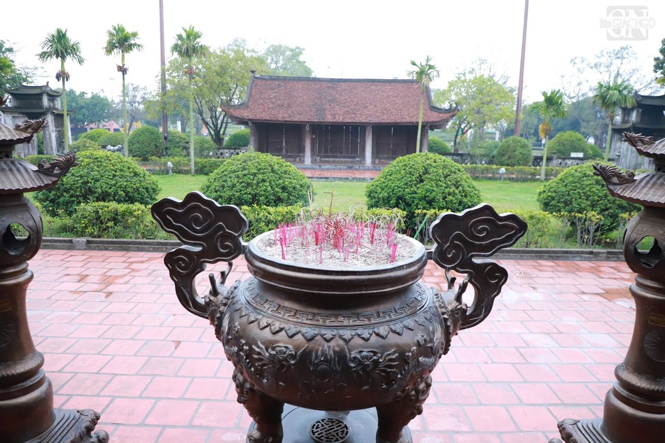 Năm 1611, nước sông Hồng lên làm ngập làng Giao Thủy, nơi có chùa. Một bộ phận dân cư dời đi nơi khác, lập thành làng Hành Thiện, xây dựng nên ngôi chùa Keo mới, thường được gọi là chùa Keo hạ hay chùa Keo Hành Thiện (nay ở Nam Định). Một bộ phận dân cư dời sang tả ngạn sông Hồng, lập làng Dũng Nhuệ trên đất Thái Bình và cũng dựng lên một ngôi chùa, gọi là chùa Keo thượng