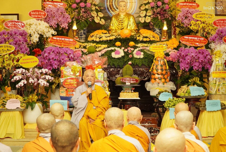 Ni trưởng Thích nữ Tịnh Nguyện khuyến tấn đến chư Ni Ni trưởng Thích nữ Tịnh Nguyện khuyến tấn đến chư Ni