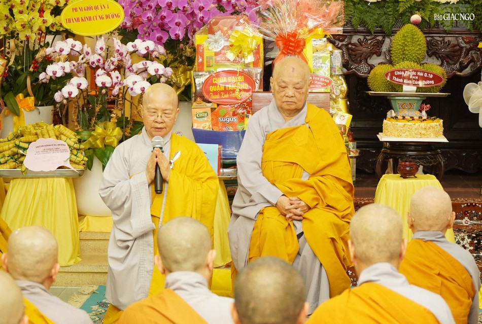 Ni trưởng Thích nữ Như Thảo dâng lời tri ân chư Ni hiện diện Ni trưởng Thích nữ Như Thảo dâng lời tri ân chư Ni hiện diện