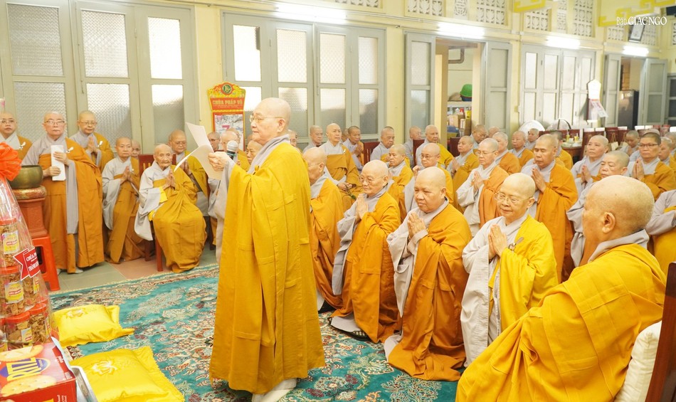 Ni trưởng Thích nữ Hải Thành thay lời chư tôn đức Ni dâng lời tưởng niệm Đức Thánh Tổ Ni Đại Ái Đạo - Kiều Đàm Di và chư Ni tiền bối hữu công Ni trưởng Thích nữ Hải Thành thay lời chư tôn đức Ni dâng lời tưởng niệm Đức Thánh Tổ Ni Đại Ái Đạo - Kiều Đàm Di và chư Ni tiền bối hữu công