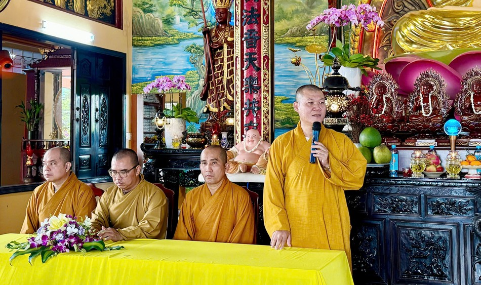 Thượng tọa Thích Minh Duyên, Phó ban Trị sự GHPGVN Q.3 phát biểu chào mừng Thượng tọa Thích Minh Duyên, Phó ban Trị sự GHPGVN Q.3 phát biểu chào mừng