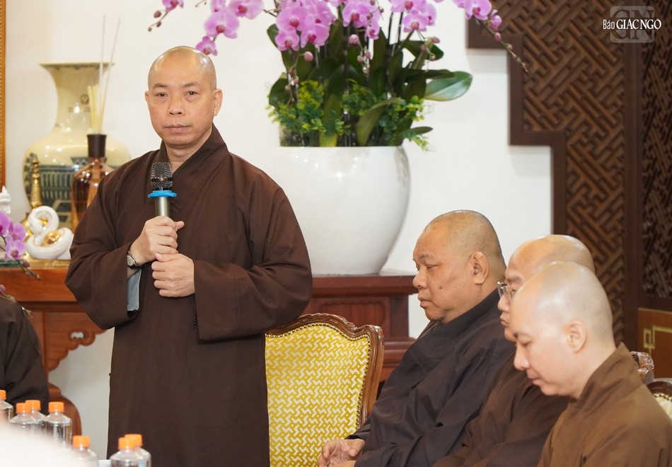 Thượng tọa Thích Quang Thạnh thông tin về công tác tình nguyện viên