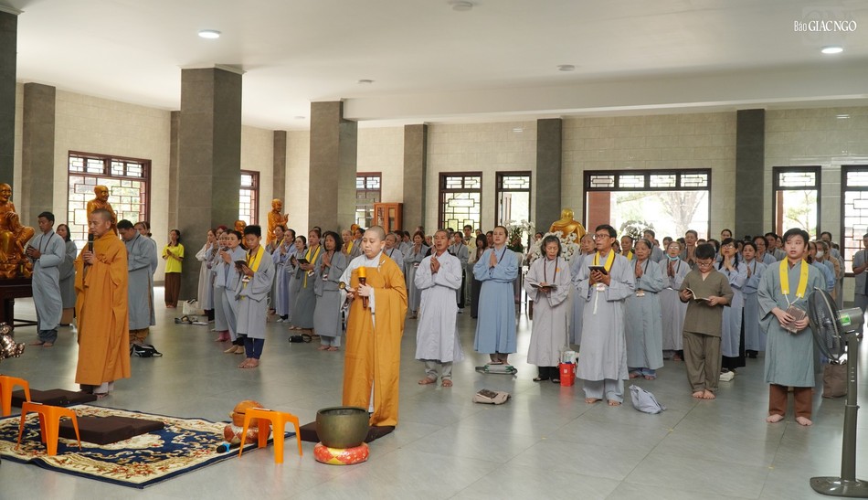 Sau khóa lễ tụng kinh là cúng ngọ và thọ trai