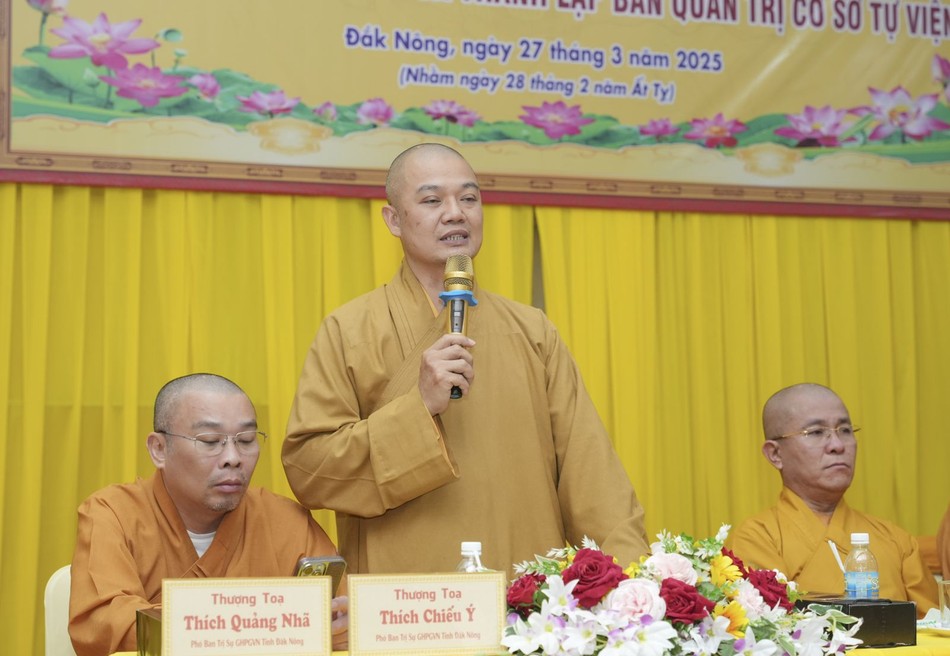 Thượng tọa Thích Chiếu Ý, Phó ban Trị sự kiêm Trưởng ban Hướng dẫn Phật tử, Trưởng ban Từ thiện xã hội Phật giáo tỉnh Đắk Nông đóng góp ý kiến cho các hoạt động Phật sự Thượng tọa Thích Chiếu Ý, Phó ban Trị sự kiêm Trưởng ban Hướng dẫn Phật tử, Trưởng ban Từ thiện xã hội Phật giáo tỉnh Đắk Nông đóng góp ý kiến cho các hoạt động Phật sự