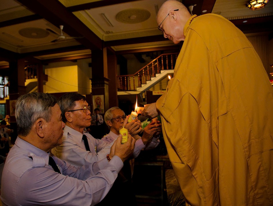 Truyền trao ánh sáng trí tuệ từ chư Phật đến các huynh trưởng Truyền trao ánh sáng trí tuệ từ chư Phật đến các huynh trưởng