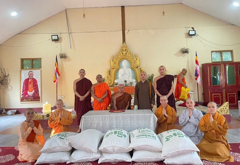 Chùa Bửu Đà, tịnh xá Ngọc Phương cúng dường đến các chùa và tặng quà đến người dân Myanmar bị ảnh hưởng động đất, vào ngày 2, 3-4-2025
