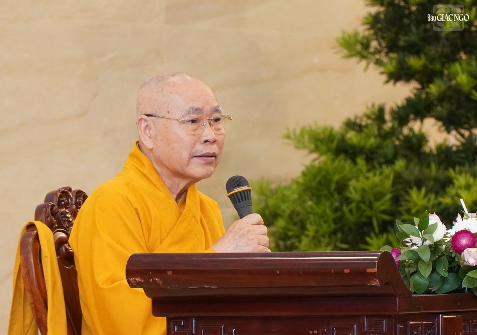 Hòa thượng Thích Viên Giác thuyết giảng