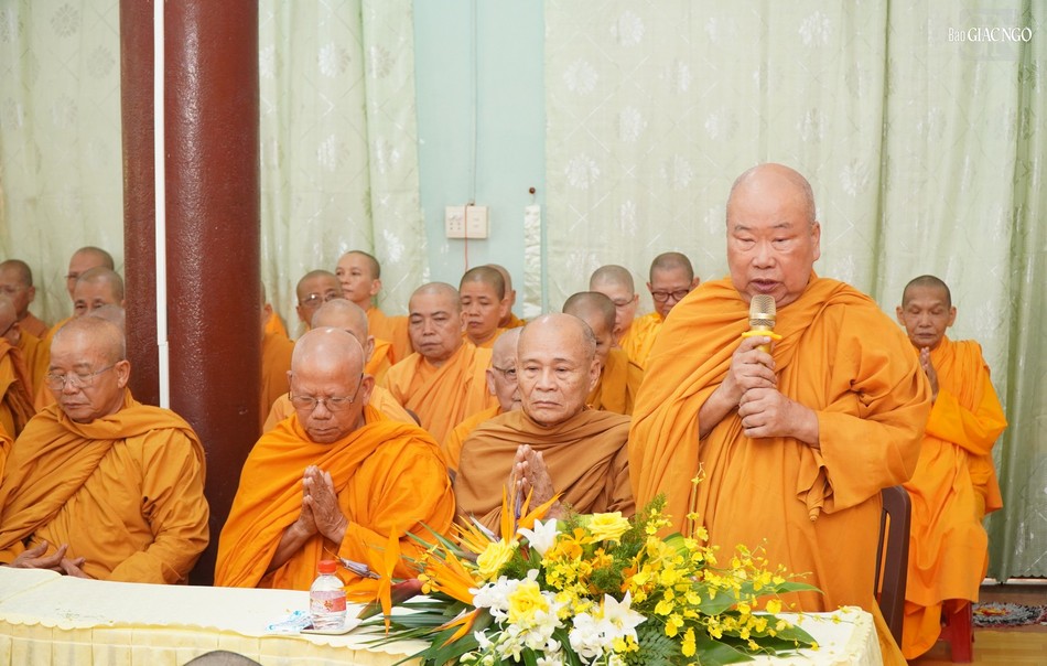 Hòa thượng Giác Pháp đạo từ chứng minh