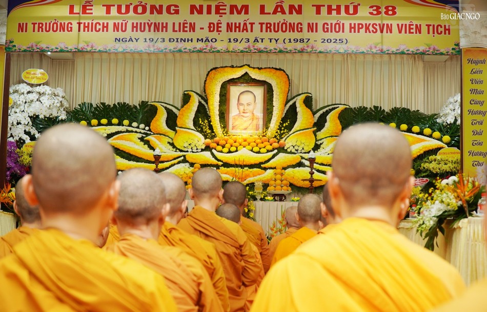 Trang nghiêm tưởng niệm 38 năm ngày Ni trưởng Huỳnh Liên - Đệ nhất Trưởng Ni giới hệ phái Khất sĩ viên tịch