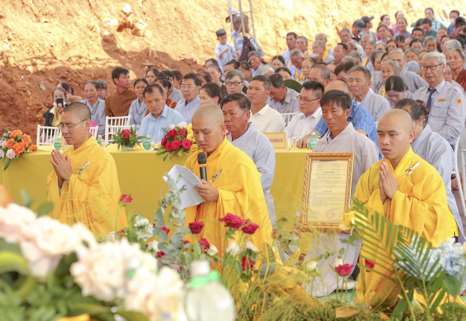 Đại đức tân trụ trì chùa Phước Bảo dâng lời phát nguyện Đại đức tân trụ trì chùa Phước Bảo dâng lời phát nguyện