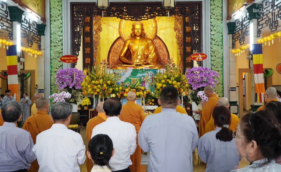 Trang nghiêm khóa lễ tại chánh điện Trang nghiêm khóa lễ tại chánh điện