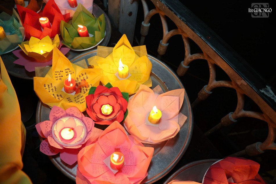 Chùa Pháp Hoa chuẩn bị 6.000 hoa đăng cho Phật tử