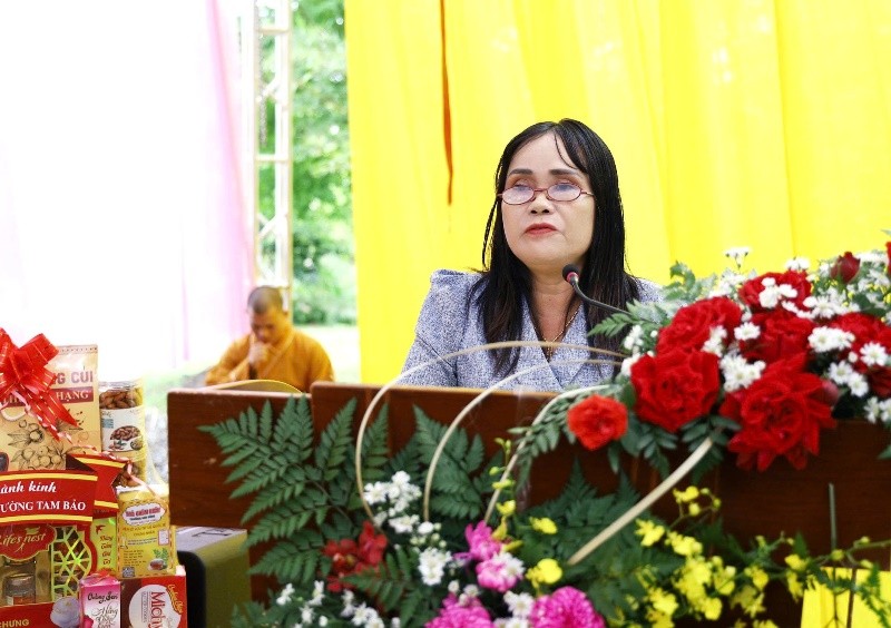 Bà H’Loan, Chủ tịch UBND xã Yang Tao phát biểu Bà H’Loan, Chủ tịch UBND xã Yang Tao phát biểu