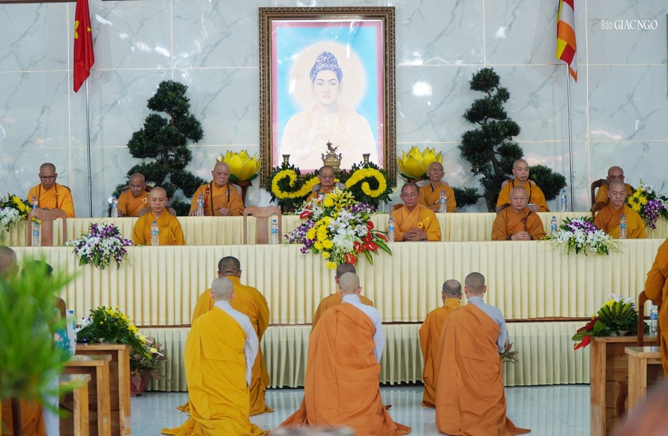 Chư Tăng Ni trường hạ chùa Pháp Thành và Di Đà dâng lời phát nguyện an cư Chư Tăng Ni trường hạ chùa Pháp Thành và Di Đà dâng lời phát nguyện an cư