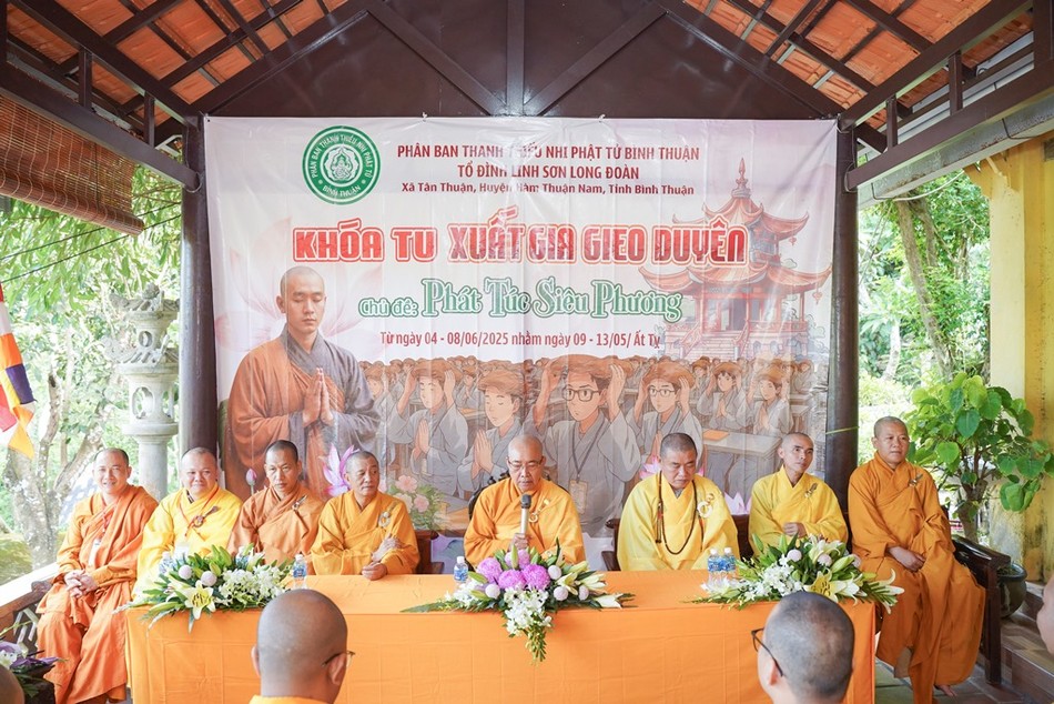 Hòa thượng Thích Minh Nhật, Trưởng ban Trị sự GHPGVN tỉnh Bình Thuận phát biểu tại lễ khai mạc Hòa thượng Thích Minh Nhật, Trưởng ban Trị sự GHPGVN tỉnh Bình Thuận phát biểu tại lễ khai mạc
