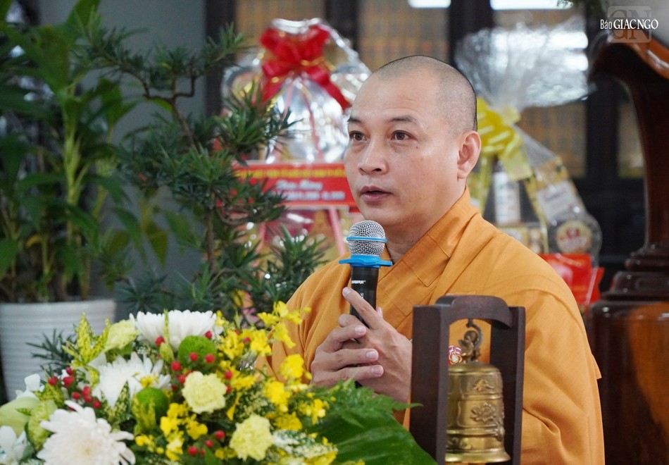 Đại đức Thích Quang Nghĩa báo cáo về công tác an cư của Phật giáo quận Đại đức Thích Quang Nghĩa báo cáo về công tác an cư của Phật giáo quận