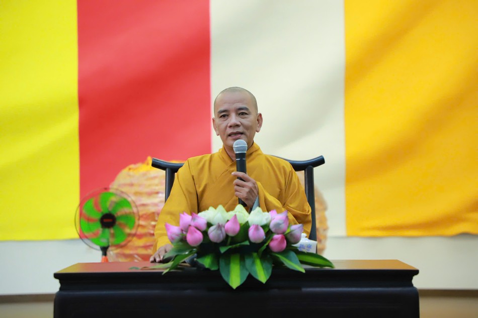 Thượng tọa Thích Minh Nhựt chia sẻ pháp thoại thứ hai đến Phật tử khóa tu Thượng tọa Thích Minh Nhựt chia sẻ pháp thoại thứ hai đến Phật tử khóa tu