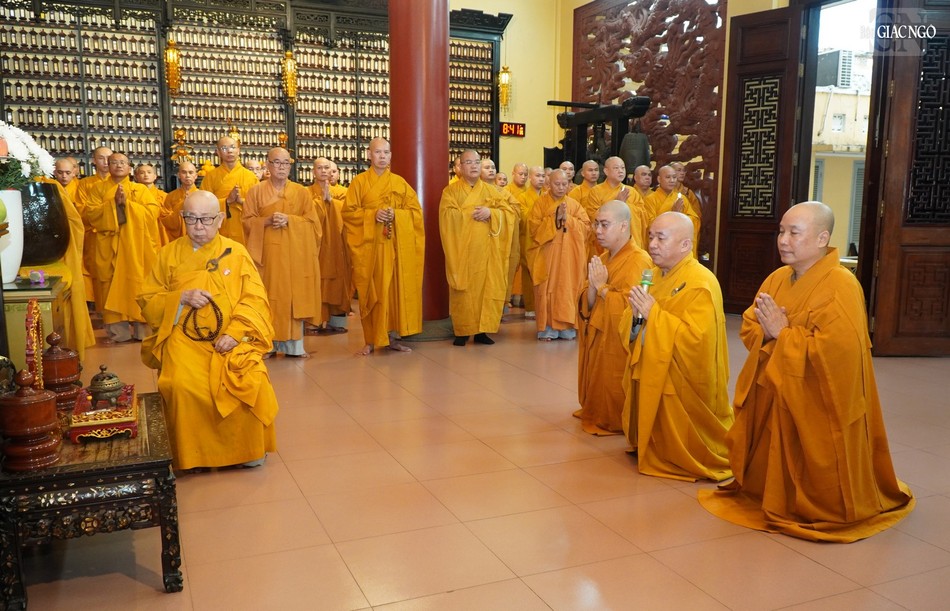 Thượng tọa Thích Nhật Thiện cùng chư tôn đức Ban Trị sự GHPGVN Q.10 tác bạch cung thỉnh Hòa thượng chứng minh quang lâm chánh điện thực hiện Lễ tác pháp an cư Thượng tọa Thích Nhật Thiện cùng chư tôn đức Ban Trị sự GHPGVN Q.10 tác bạch cung thỉnh Hòa thượng chứng minh quang lâm chánh điện thực hiện Lễ tác pháp an cư