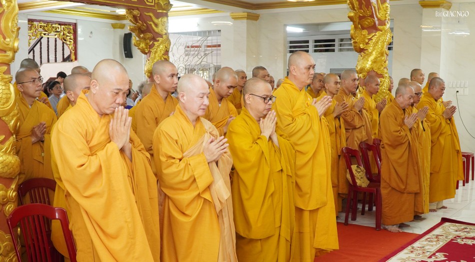 Lắng nghe lời giáo giới Lắng nghe lời giáo giới