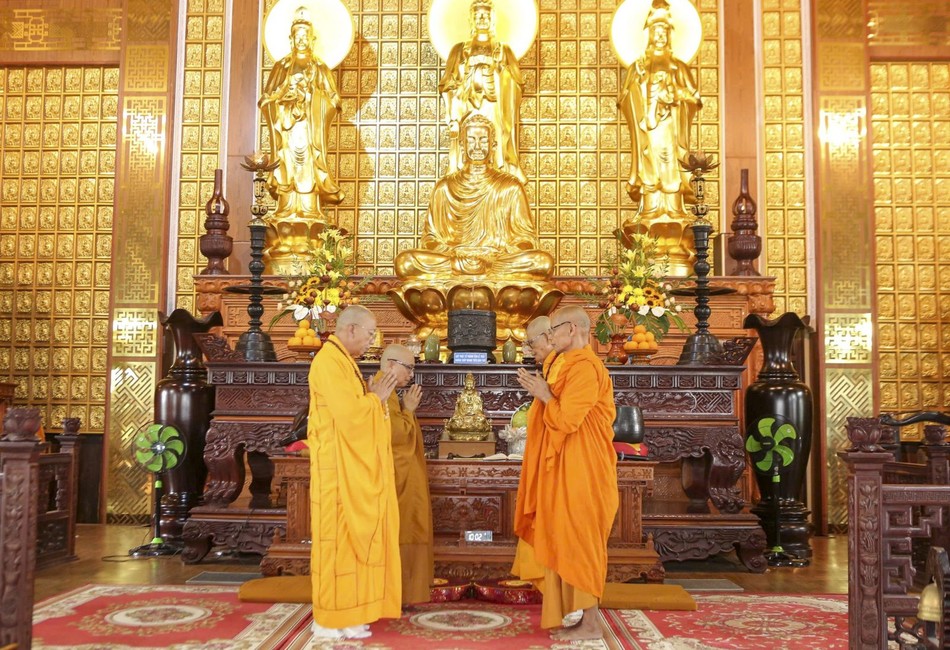 Chư tôn đức đối thú an cư Chư tôn đức đối thú an cư