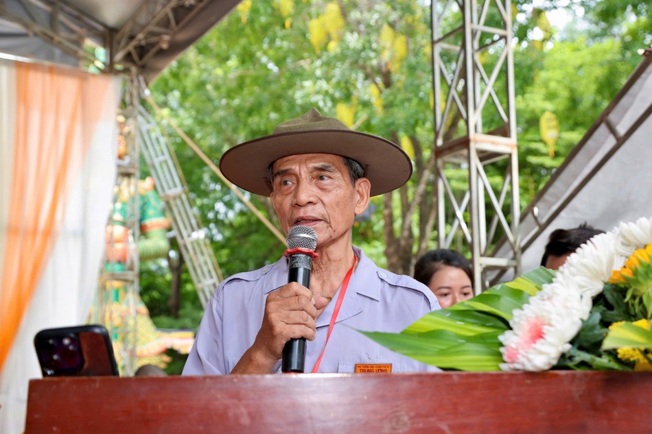 Huynh trưởng Thị Bá - Huỳnh Văn Tùng phát biểu khai mạc Huynh trưởng Thị Bá - Huỳnh Văn Tùng phát biểu khai mạc