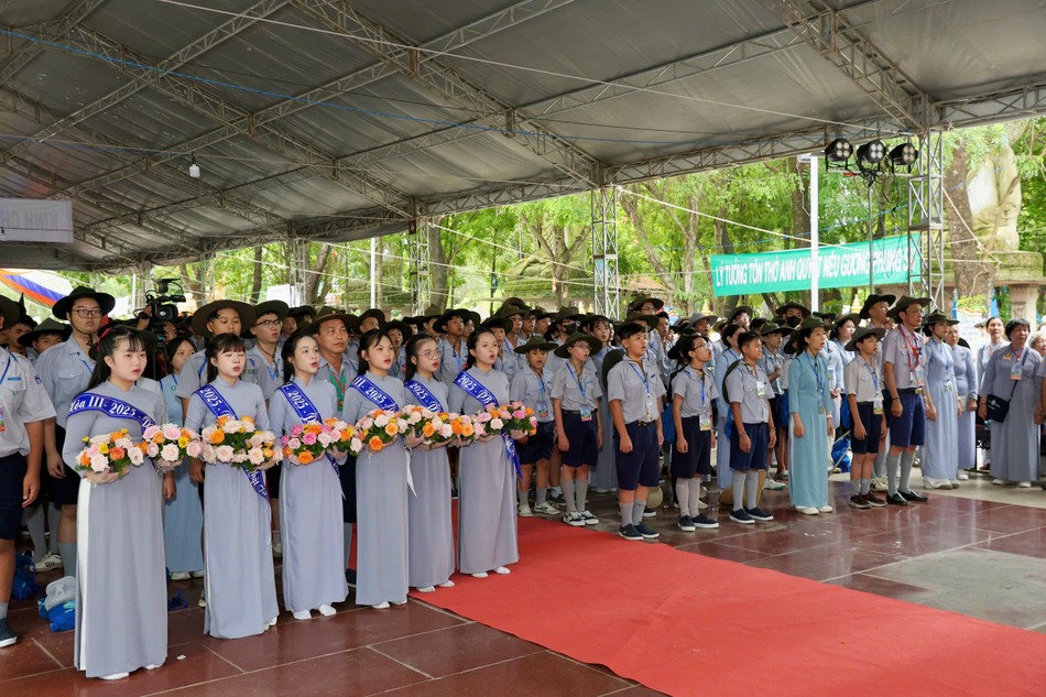 Có trên 2.000 trại sinh Có trên 2.000 trại sinh