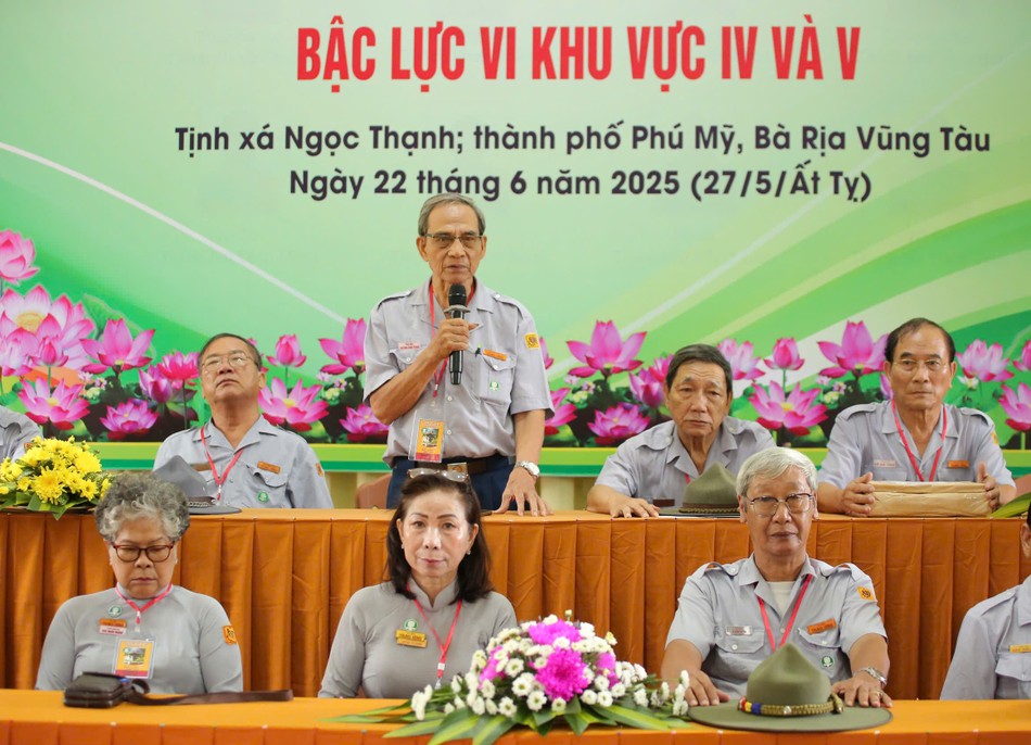 Huynh trưởng Thị Bá - Huỳnh Văn Tùng, Chủ tịch Hội đồng thi cụm 2 phát biểu khai mạc Huynh trưởng Thị Bá - Huỳnh Văn Tùng, Chủ tịch Hội đồng thi cụm 2 phát biểu khai mạc