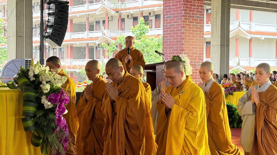 Chư Tăng Ni tác bạch