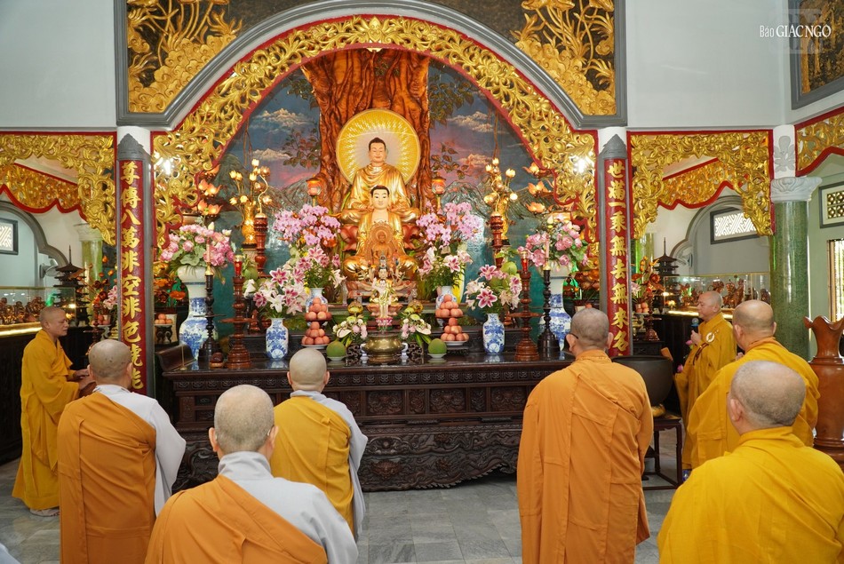 Khóa lễ cúng ngọ