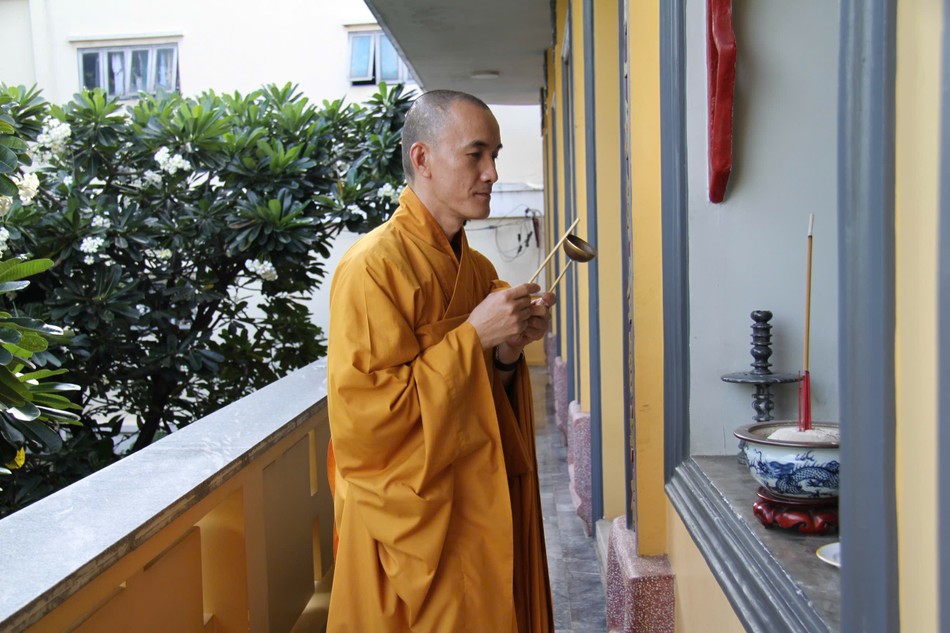 Khóa lễ mông sơn, kết thúc một ngày huân tu tập trung tại trường hạ chùa Huỳnh Kim - Ảnh: Diệu Hiếu