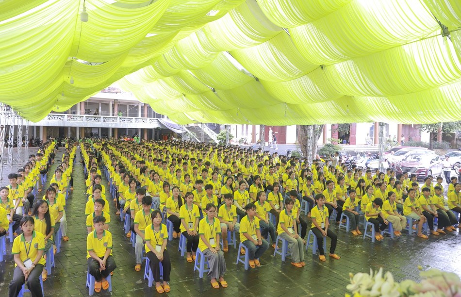 Hơn 500 em khóa sinh tham dự Hơn 500 em khóa sinh tham dự