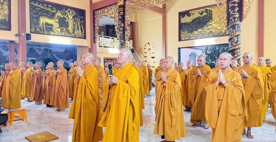 Trang nghiêm khóa lễ Bố-tát tại chánh điện chùa Hưng Phước - Ảnh: Minh Phúc Trang nghiêm khóa lễ Bố-tát tại chánh điện chùa Hưng Phước - Ảnh: Minh Phúc