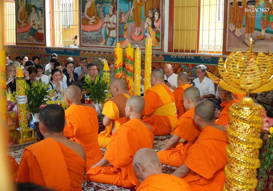 Chư Tăng bắt đầu mùa an cư theo truyền thống Phật giáo Nam tông Khmer Chư Tăng bắt đầu mùa an cư theo truyền thống Phật giáo Nam tông Khmer